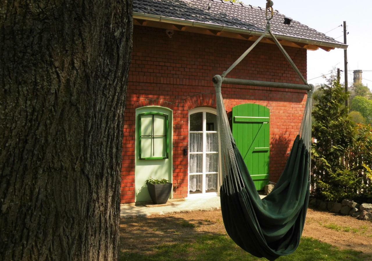Bahnhof Droyssig - Uebernachten Im Denkmal Exterior foto